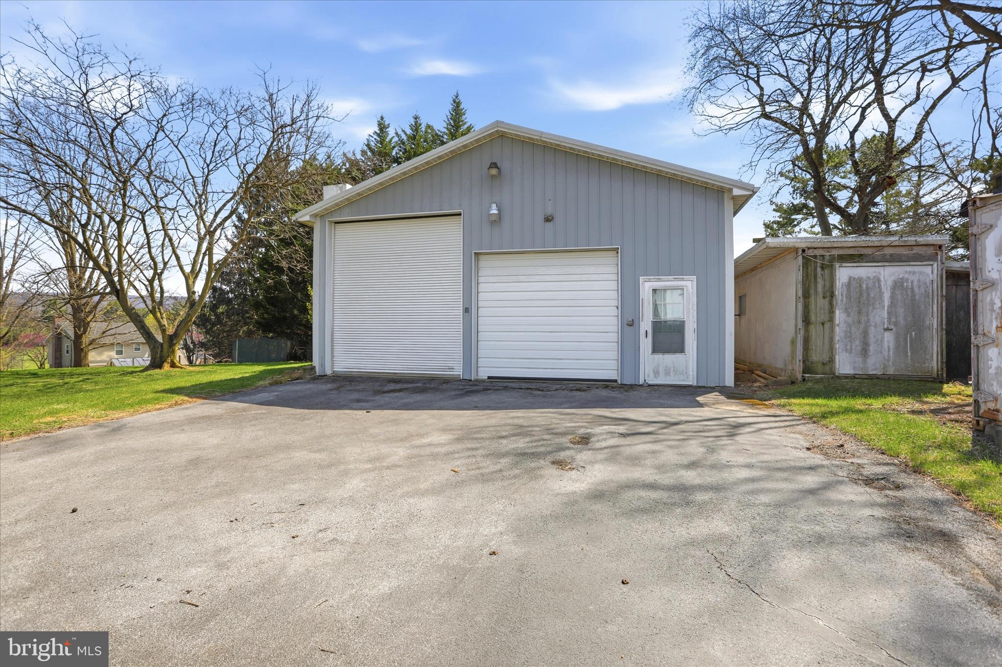 WHYTE HALL MANOR - Residential