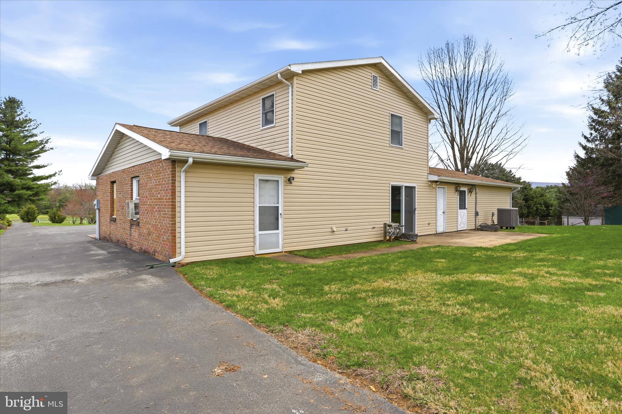 WHYTE HALL MANOR - Residential