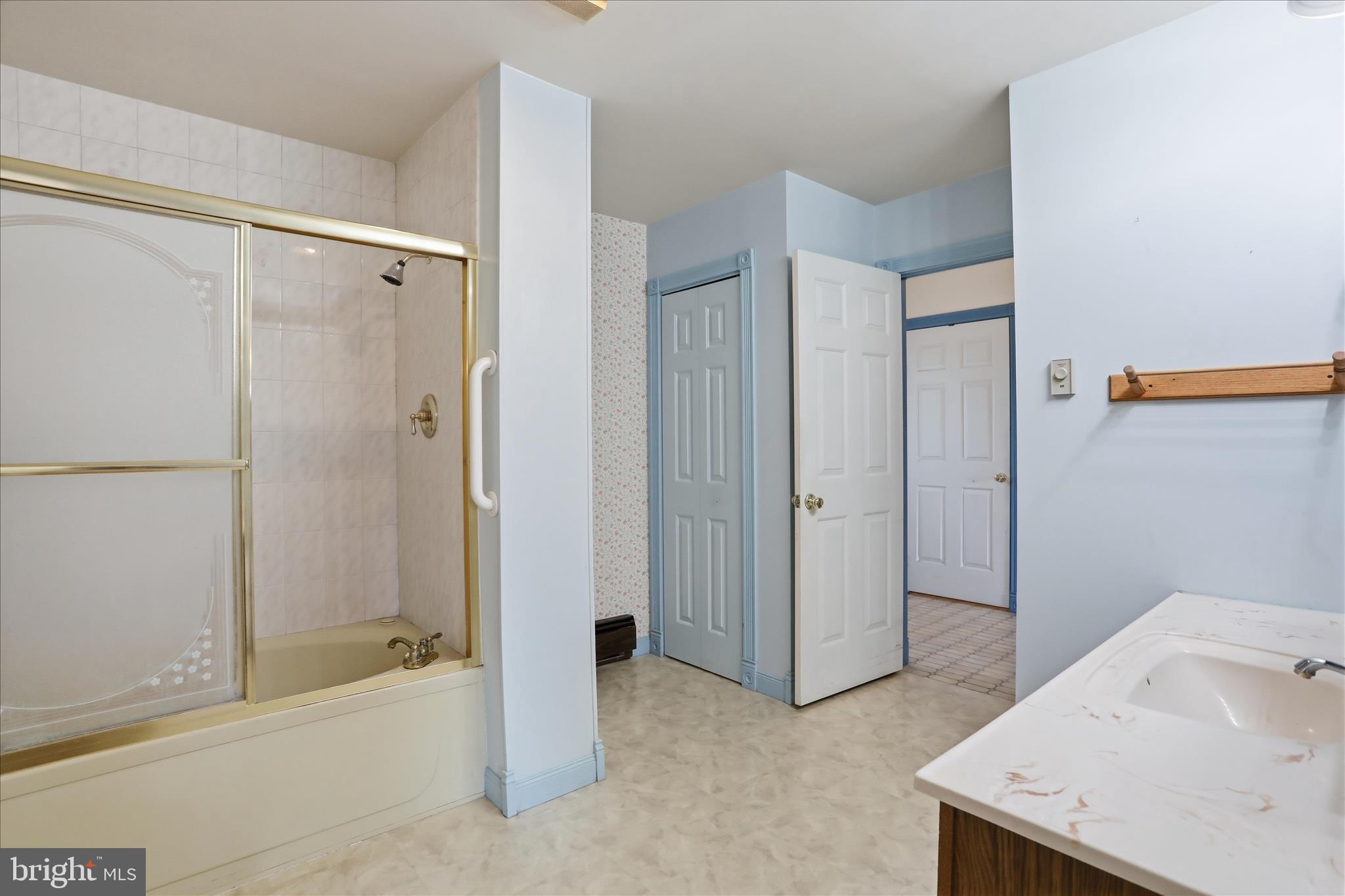 WHYTE HALL MANOR - Residential