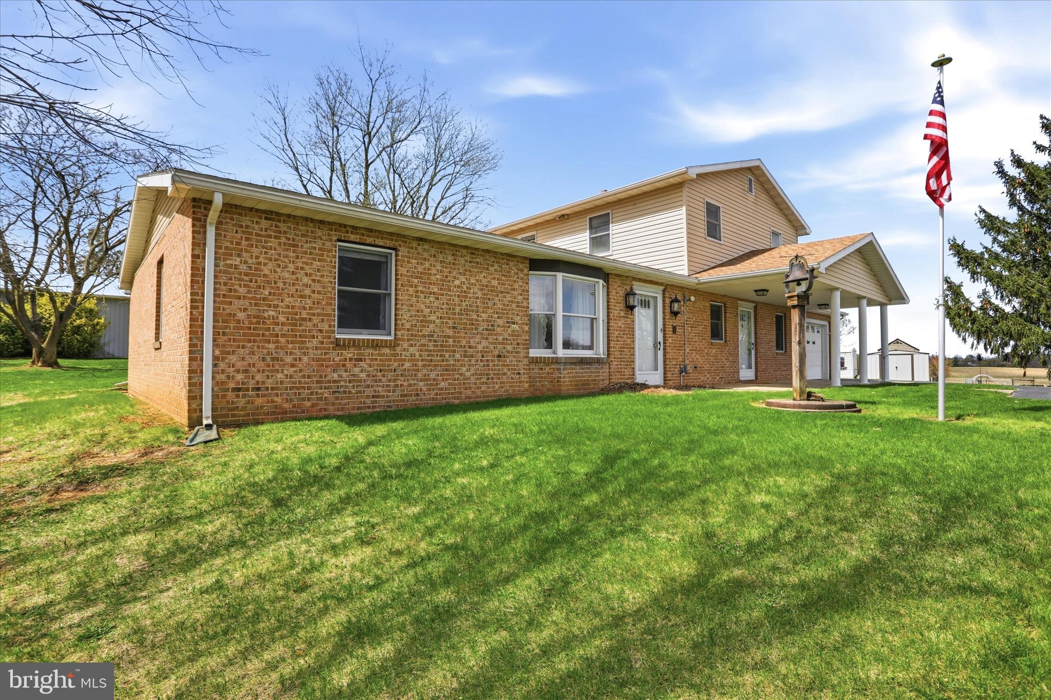 WHYTE HALL MANOR - Residential