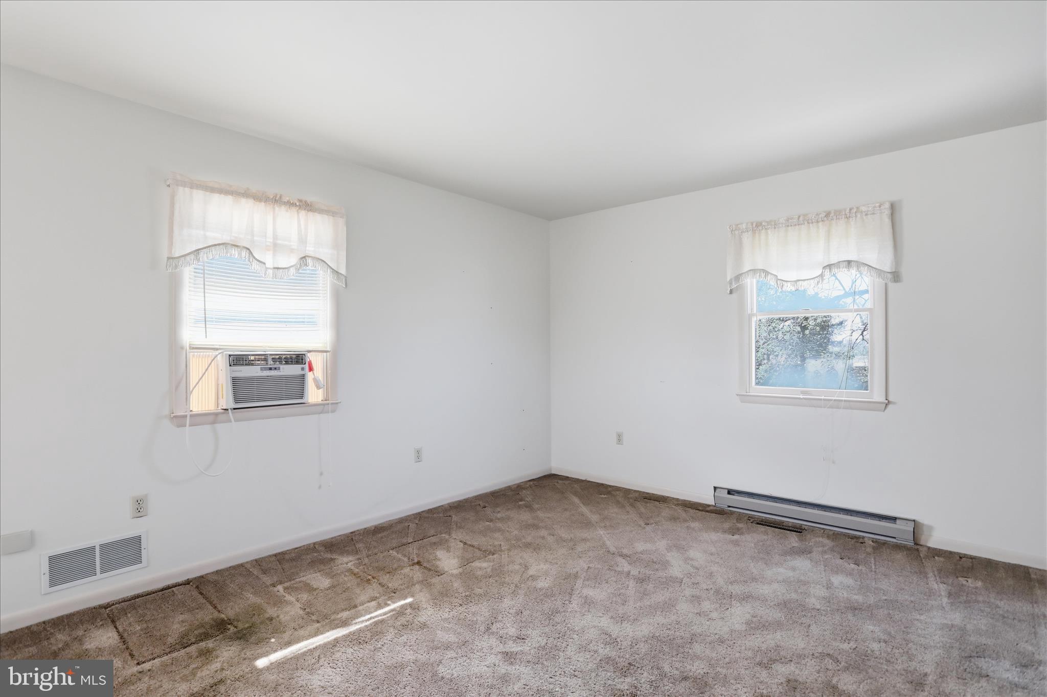 WHYTE HALL MANOR - Residential