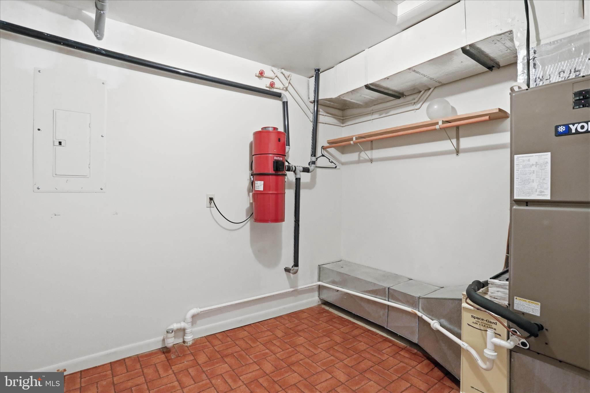 WHYTE HALL MANOR - Residential