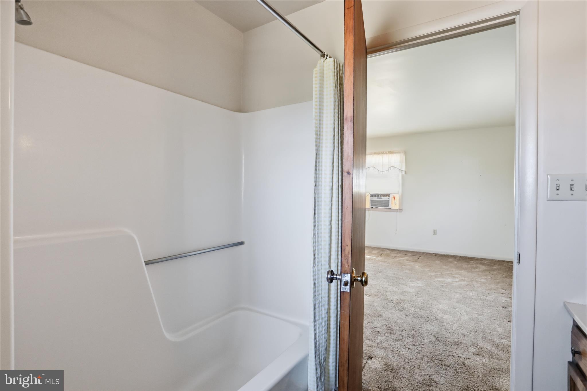 WHYTE HALL MANOR - Residential