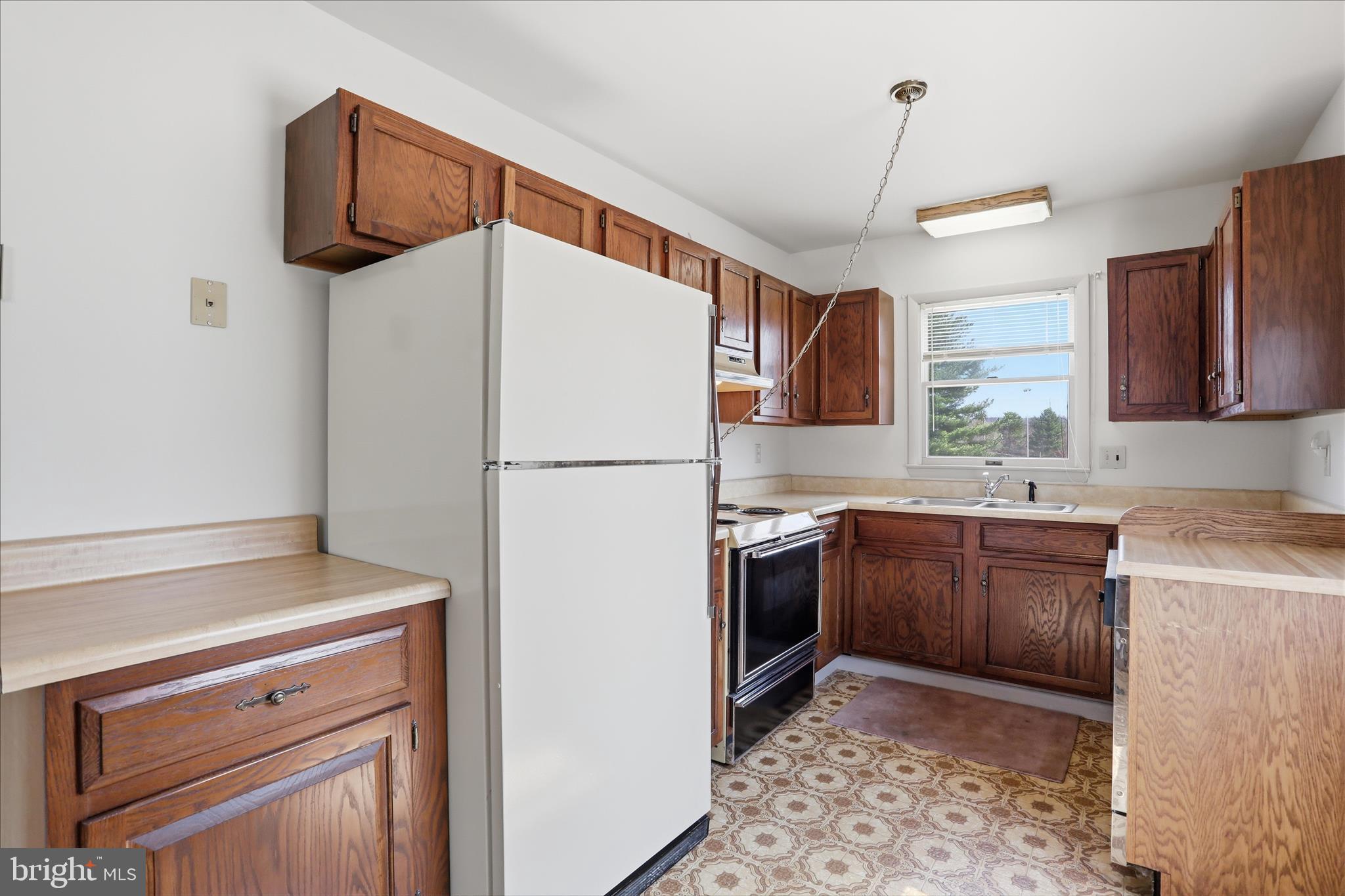 WHYTE HALL MANOR - Residential