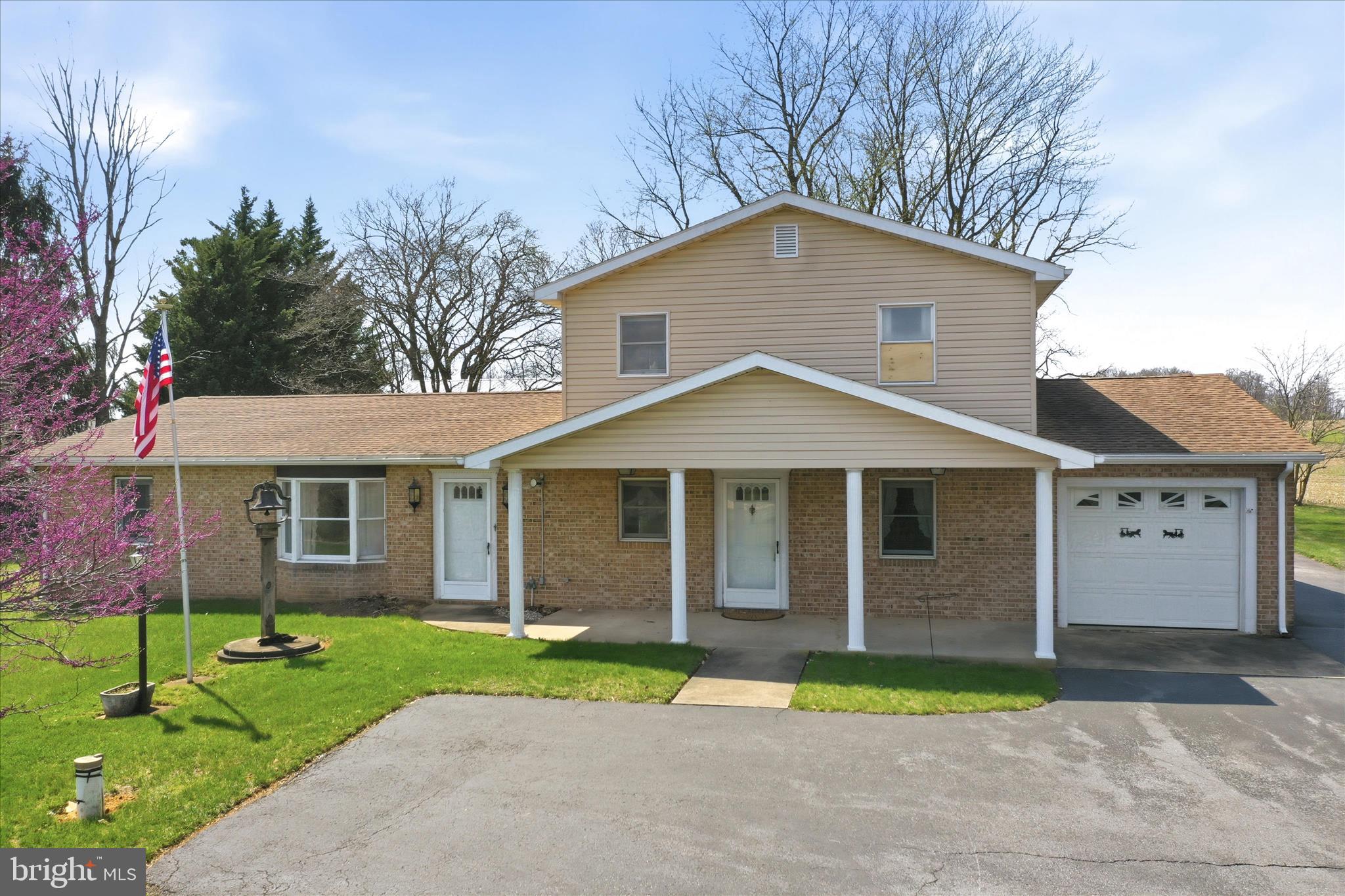 WHYTE HALL MANOR - Residential