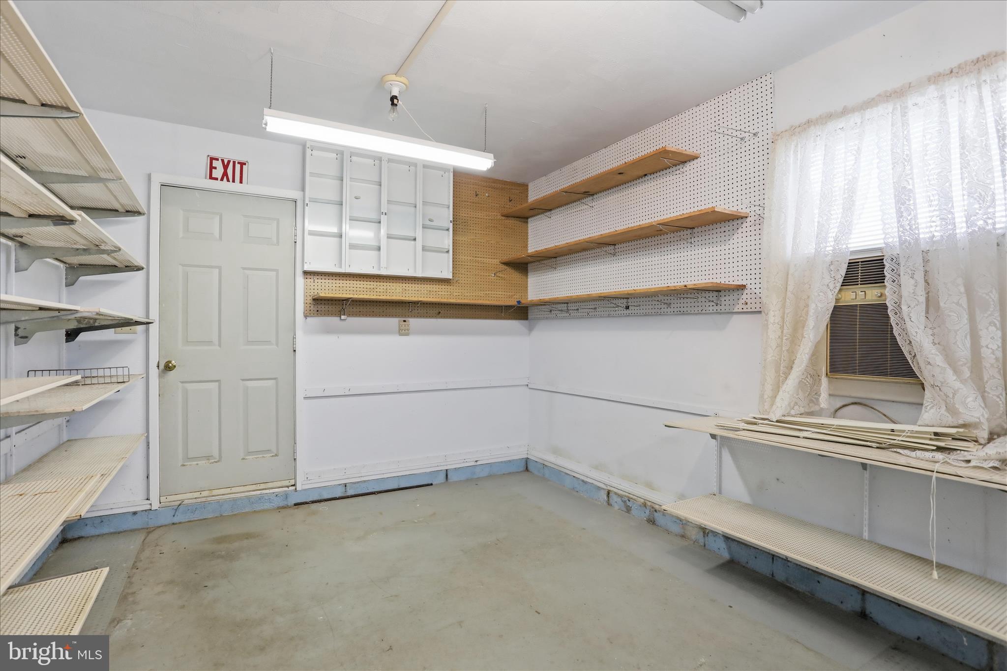 WHYTE HALL MANOR - Residential