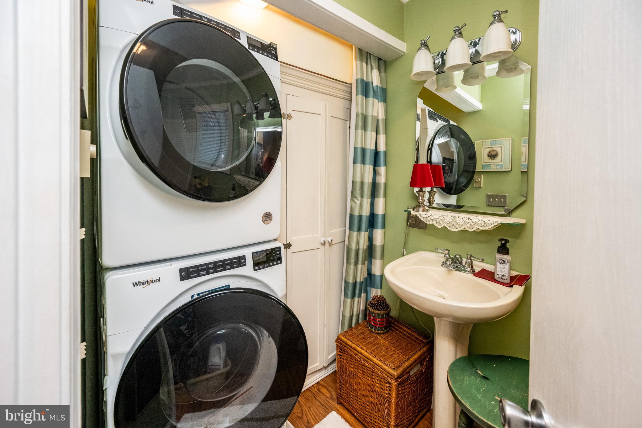 LAUREL BROOK - Residential