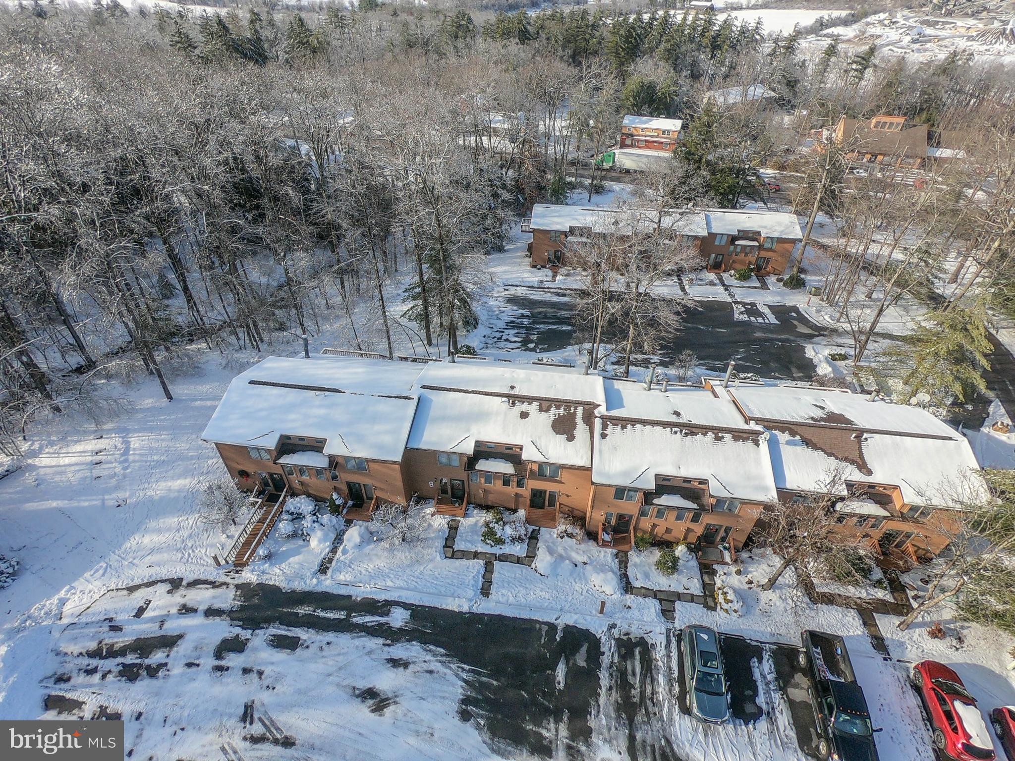 LAUREL BROOK - Residential