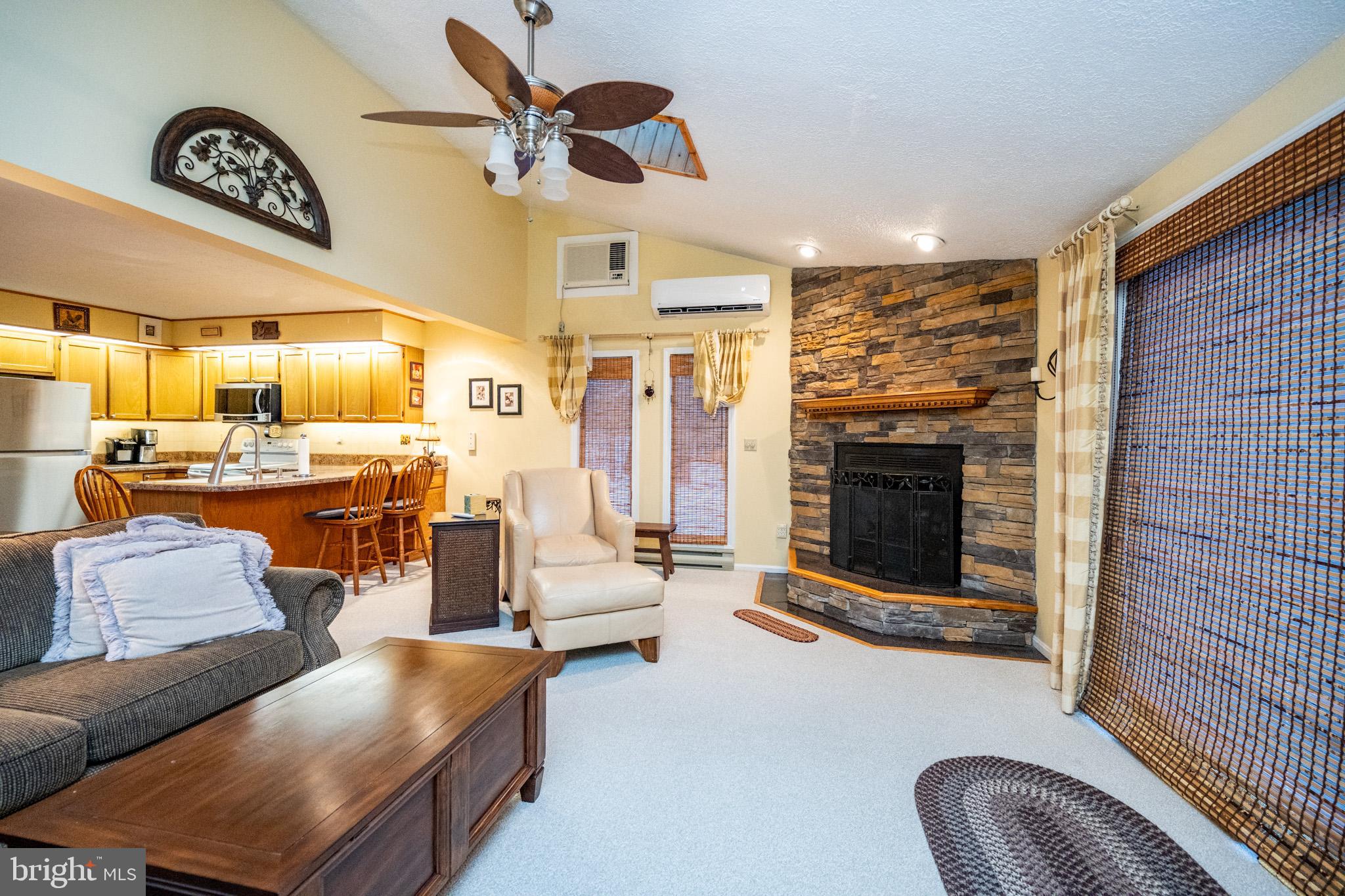 LAUREL BROOK - Residential