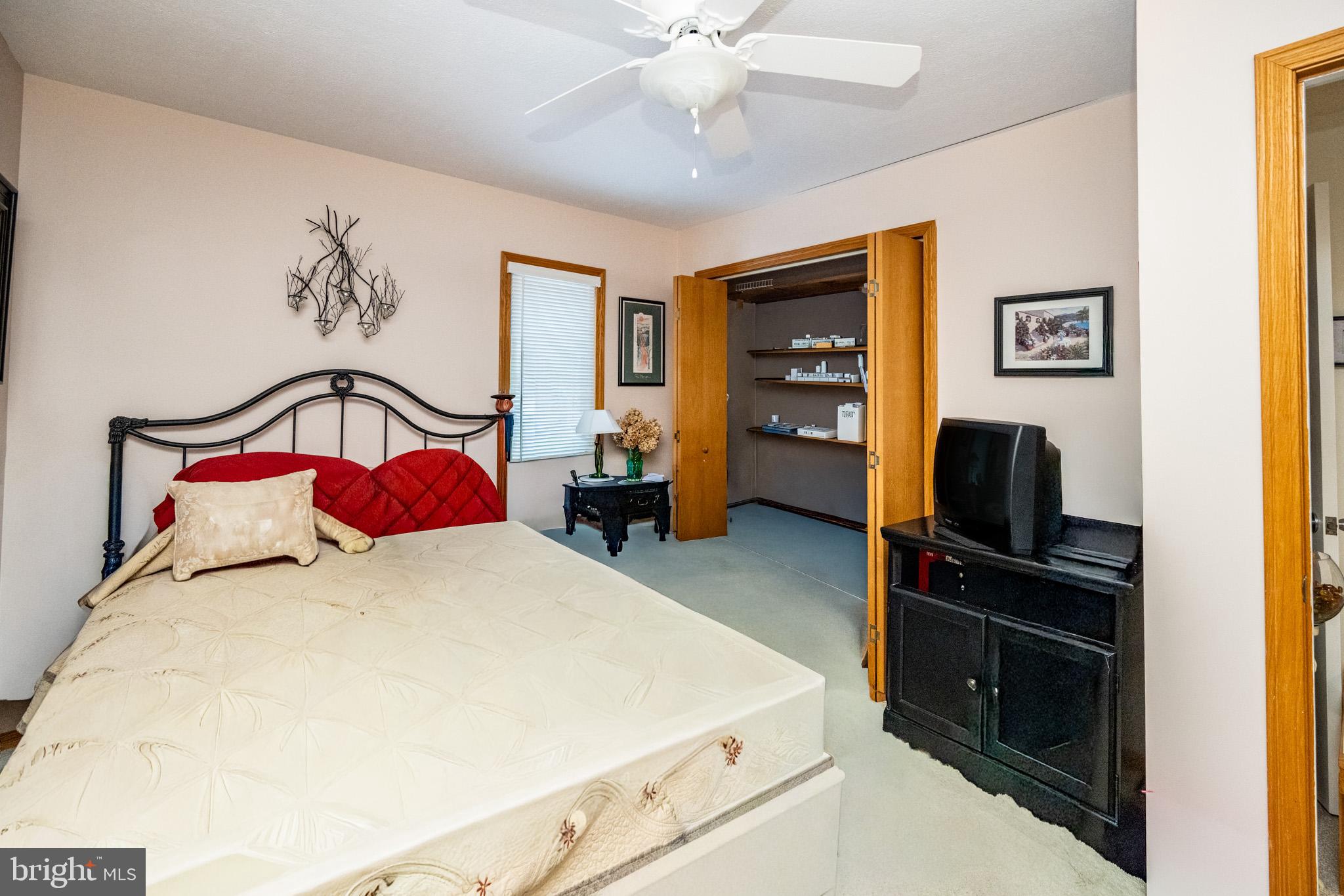 LAUREL BROOK - Residential