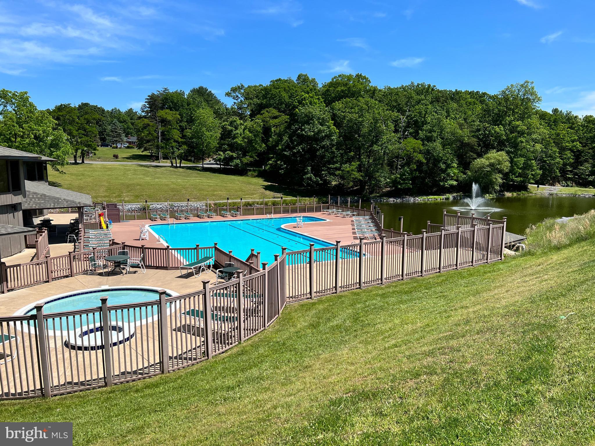 THE WOODS - Residential