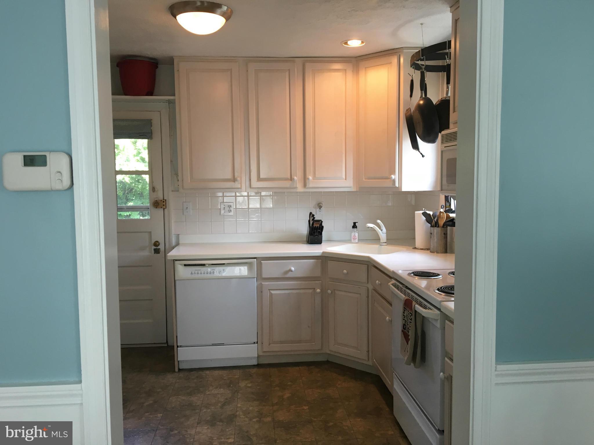 LEEWAY HEIGHTS - Residential Lease