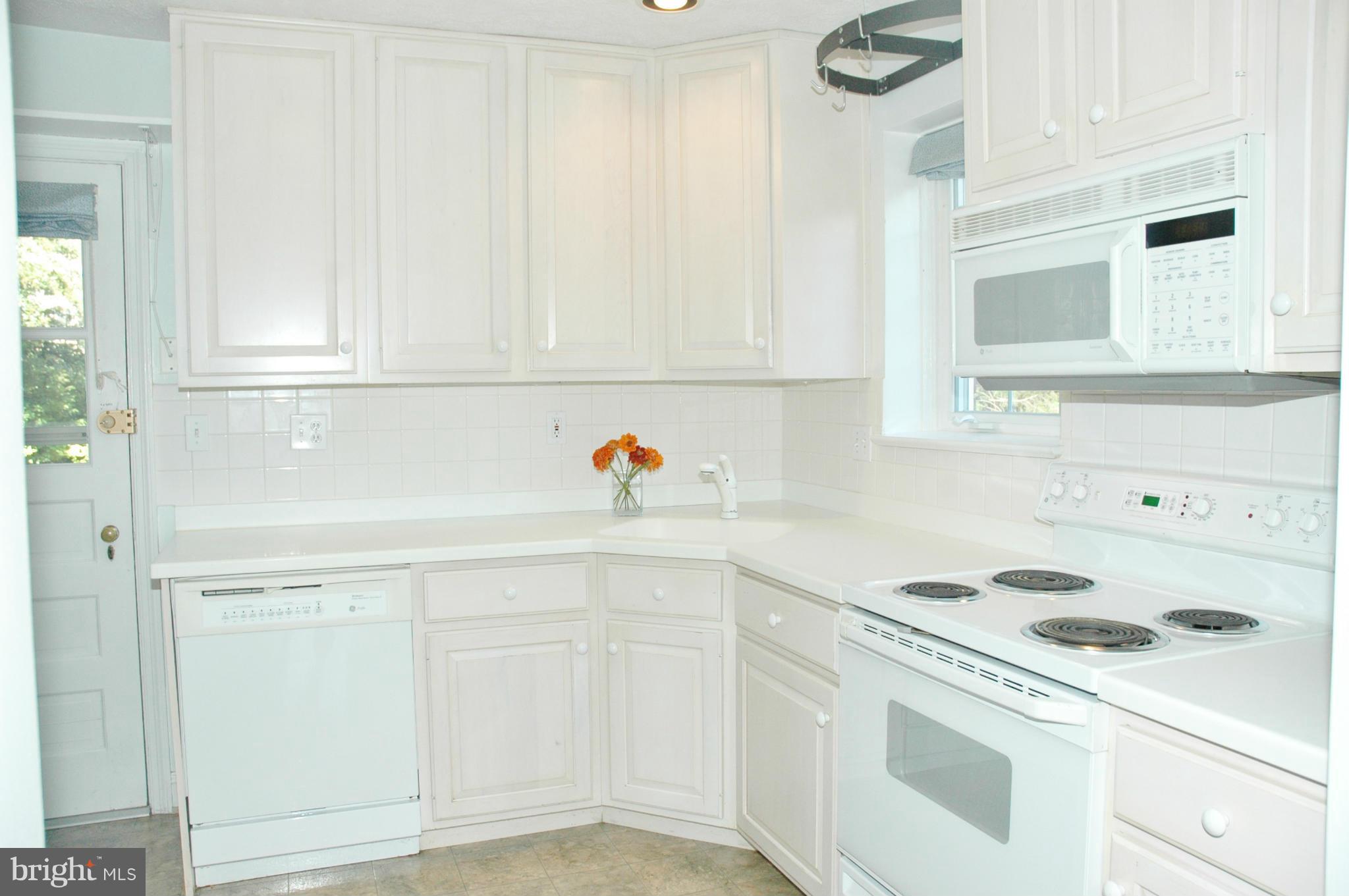 LEEWAY HEIGHTS - Residential Lease