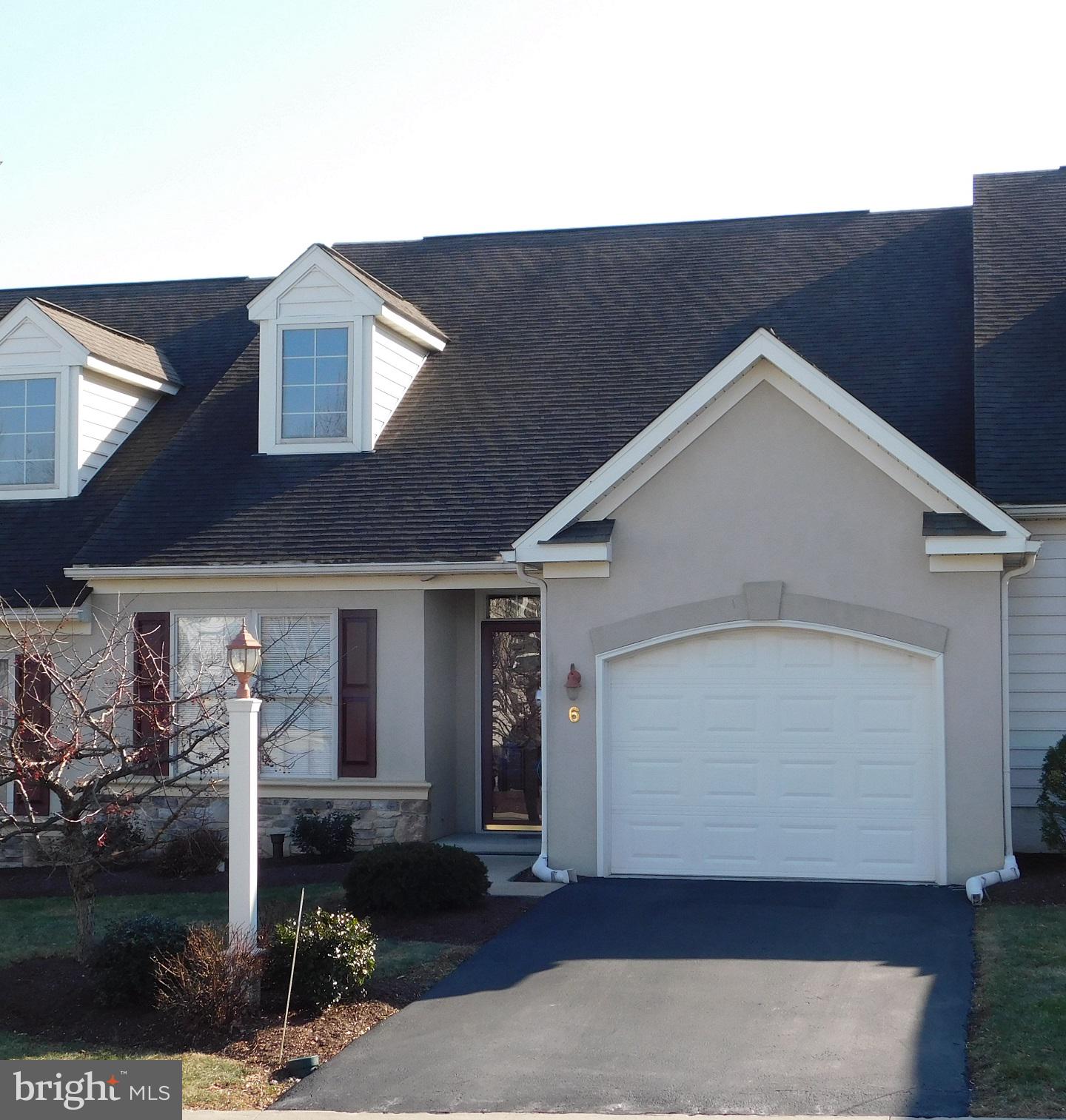 Immaculate, well maintained one story condo at the Crossings. Open floor plan to the living room with a cathedral ceiling. 1 Car garage with storage above. Two full baths, appliances included, move in ready.