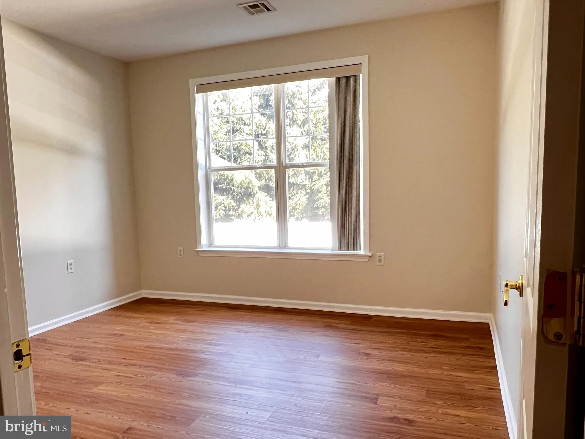 Ewing, New Jersey 08618, United States, 2 Bedrooms Bedrooms, ,2 BathroomsBathrooms,Residential,Active,164551