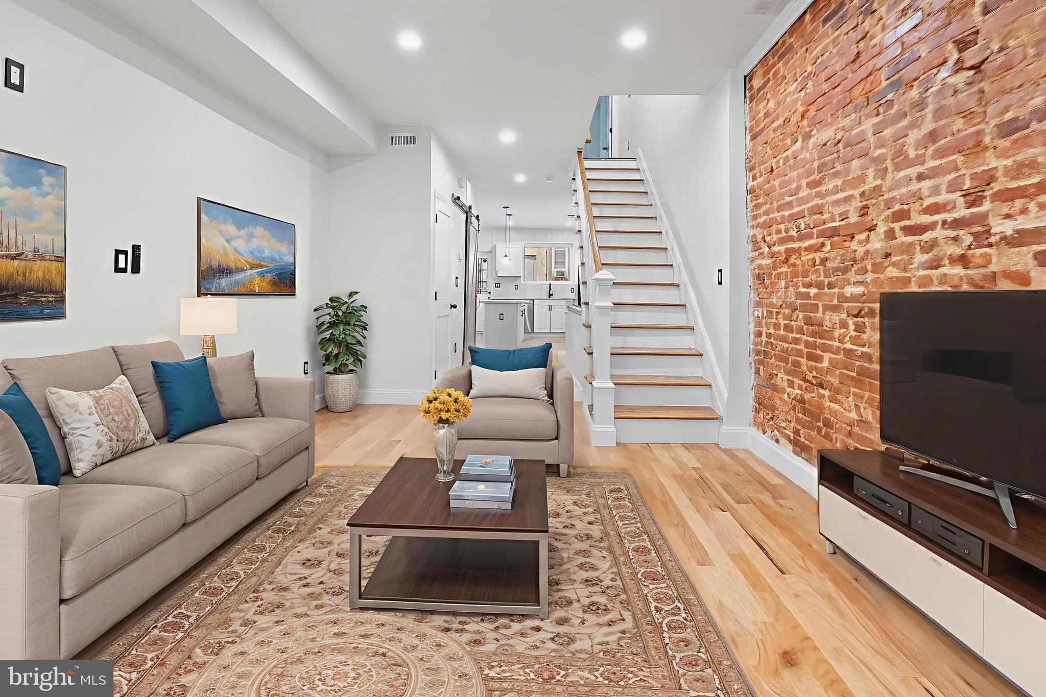 BROADWAY EAST - Residential