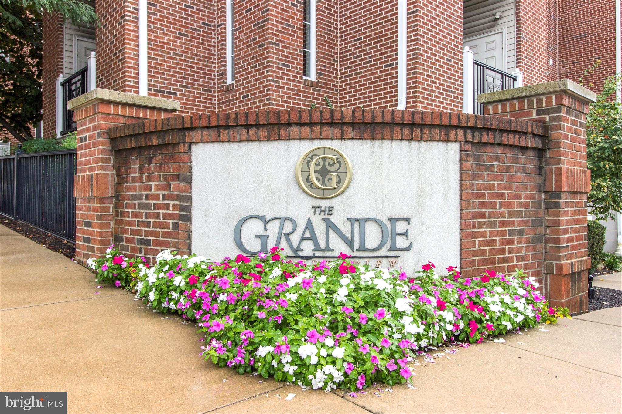THE GRANDE AT RIVERVIEW - Residential