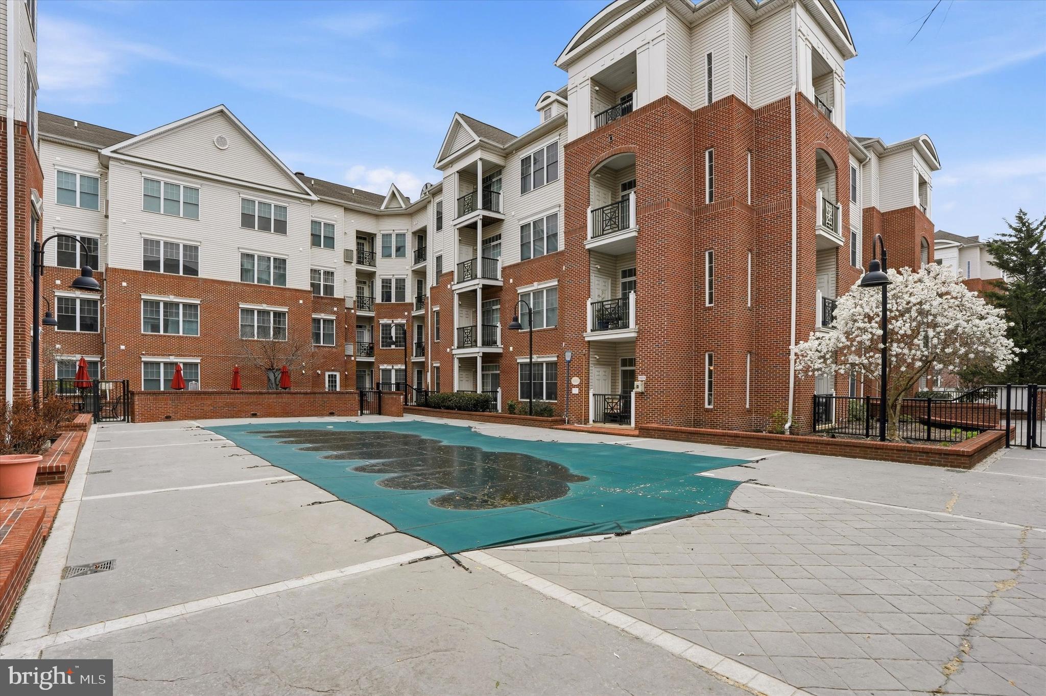 THE GRANDE AT RIVERVIEW - Residential