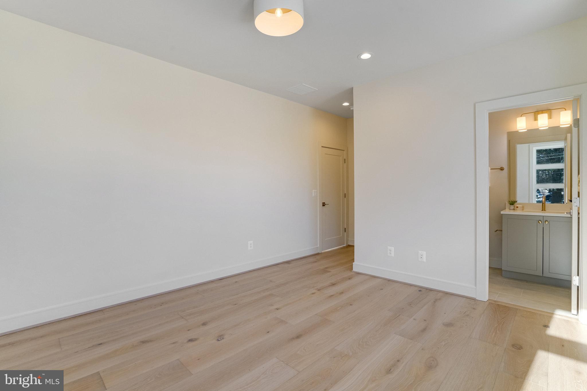 TOWN AND COUNTRY GARDENS - Residential