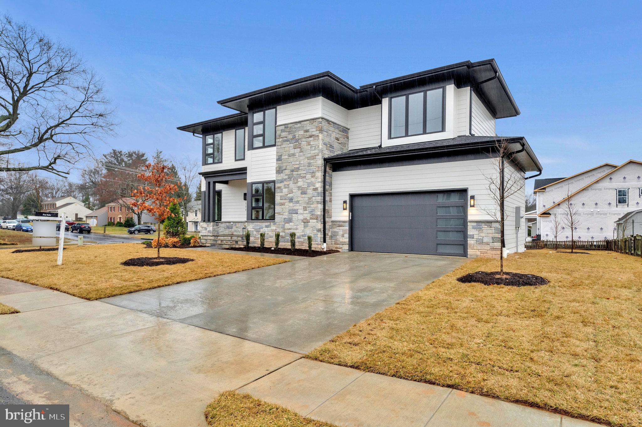 TOWN AND COUNTRY GARDENS - Residential