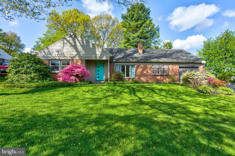 Photo of 1932 HARCLAY PL, LANCASTER, PA 17601 (MLS # PALA2034000)