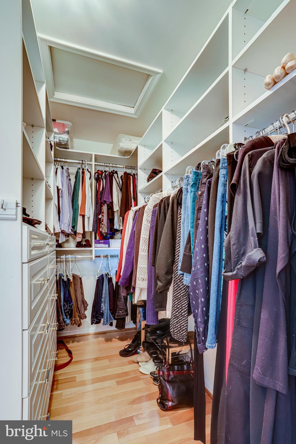 RESTON - Residential