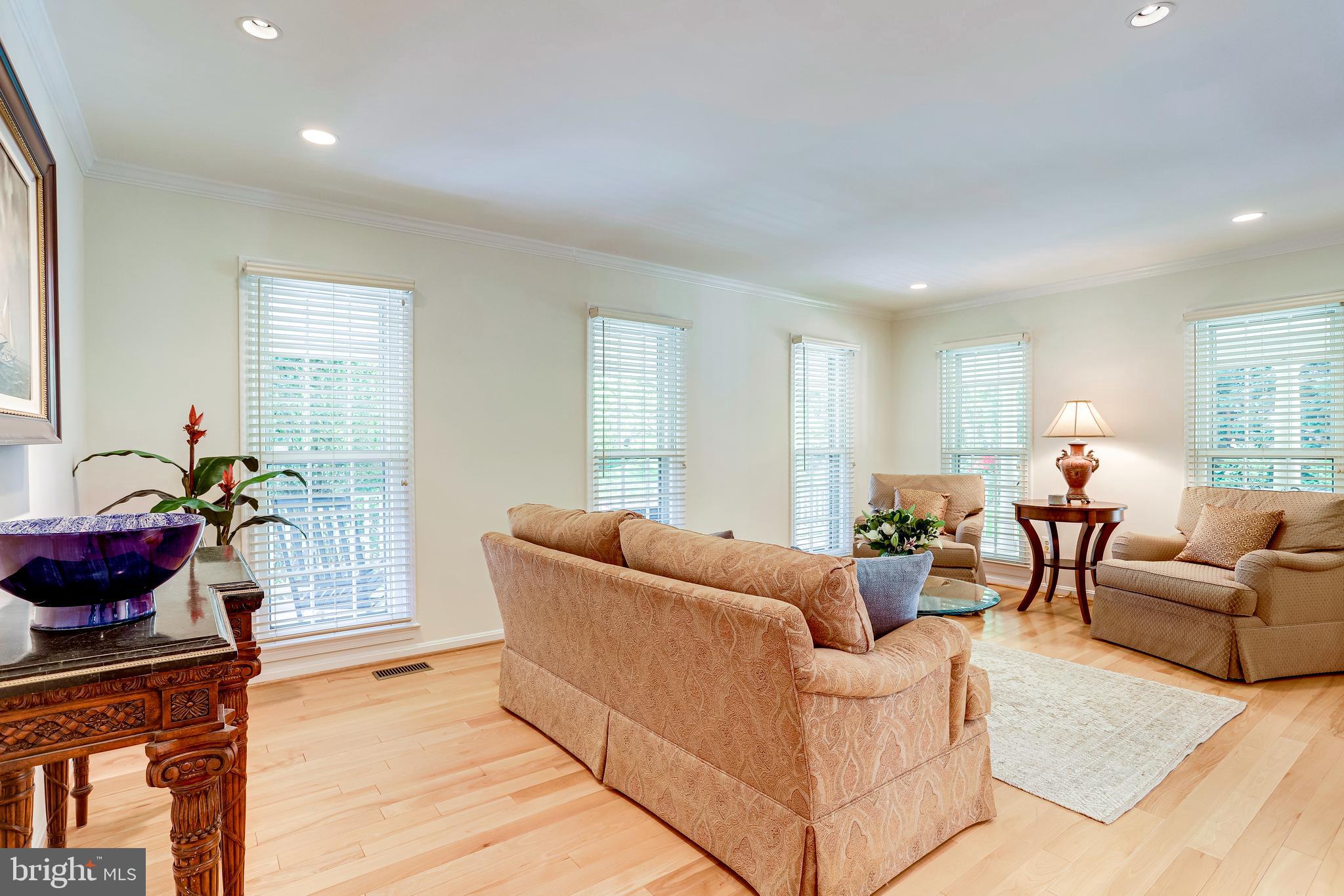 RESTON - Residential