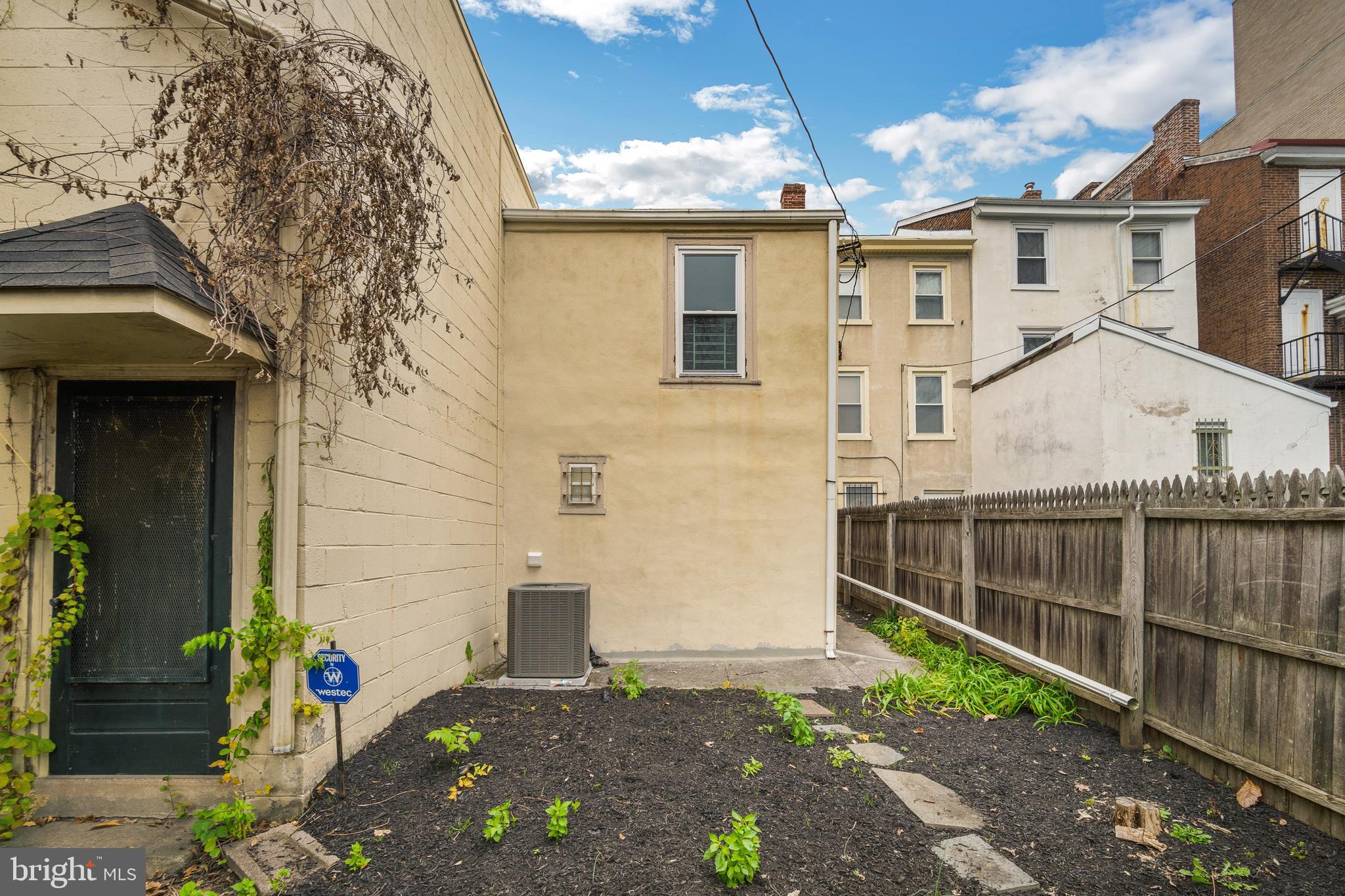NORRISTOWN - Residential