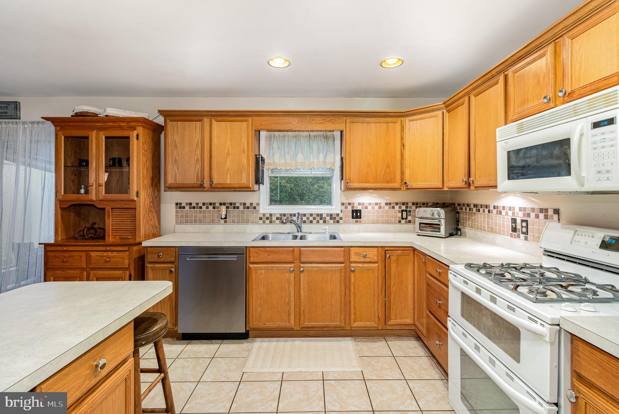 LOCUST WOODS - Residential