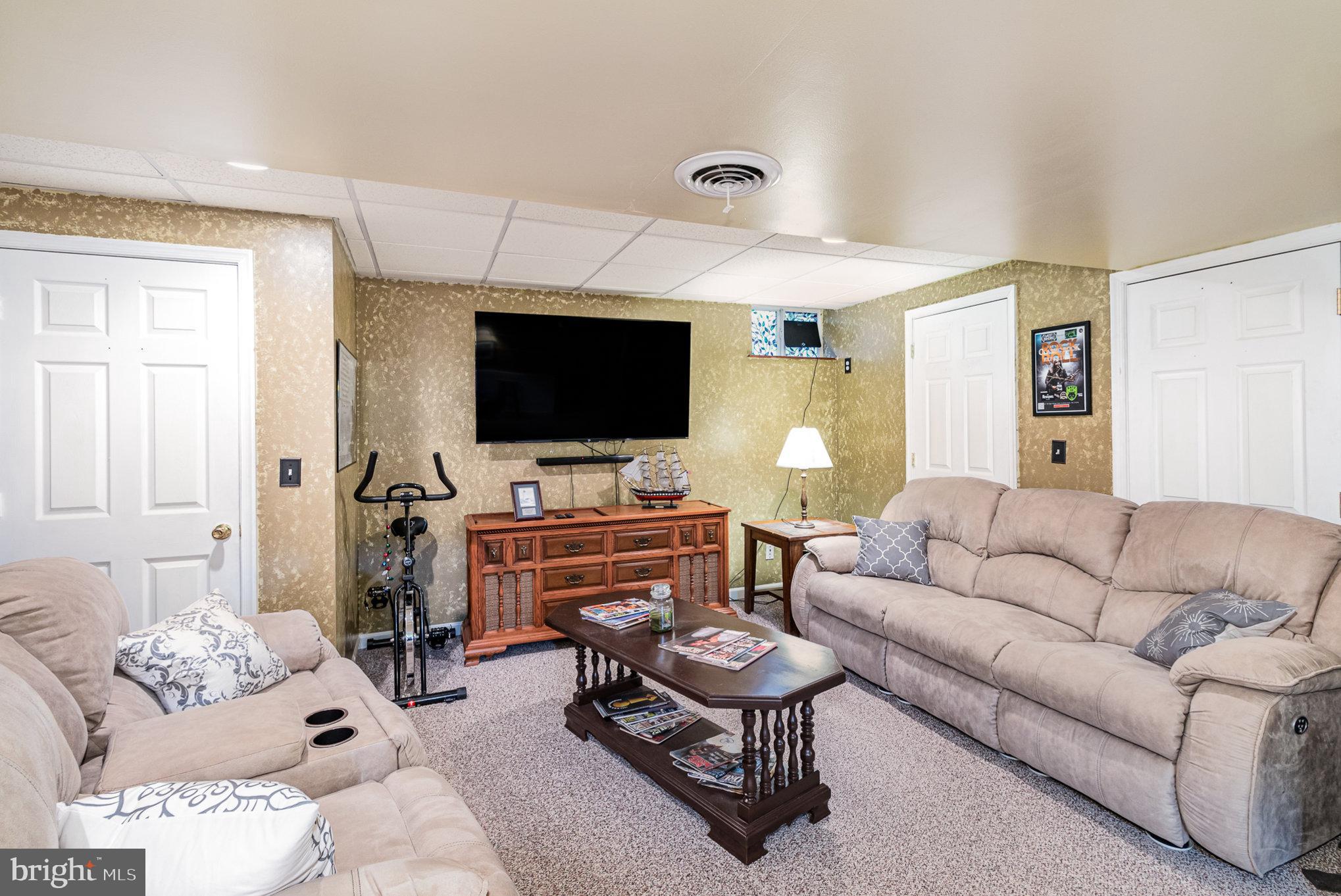 LOCUST WOODS - Residential