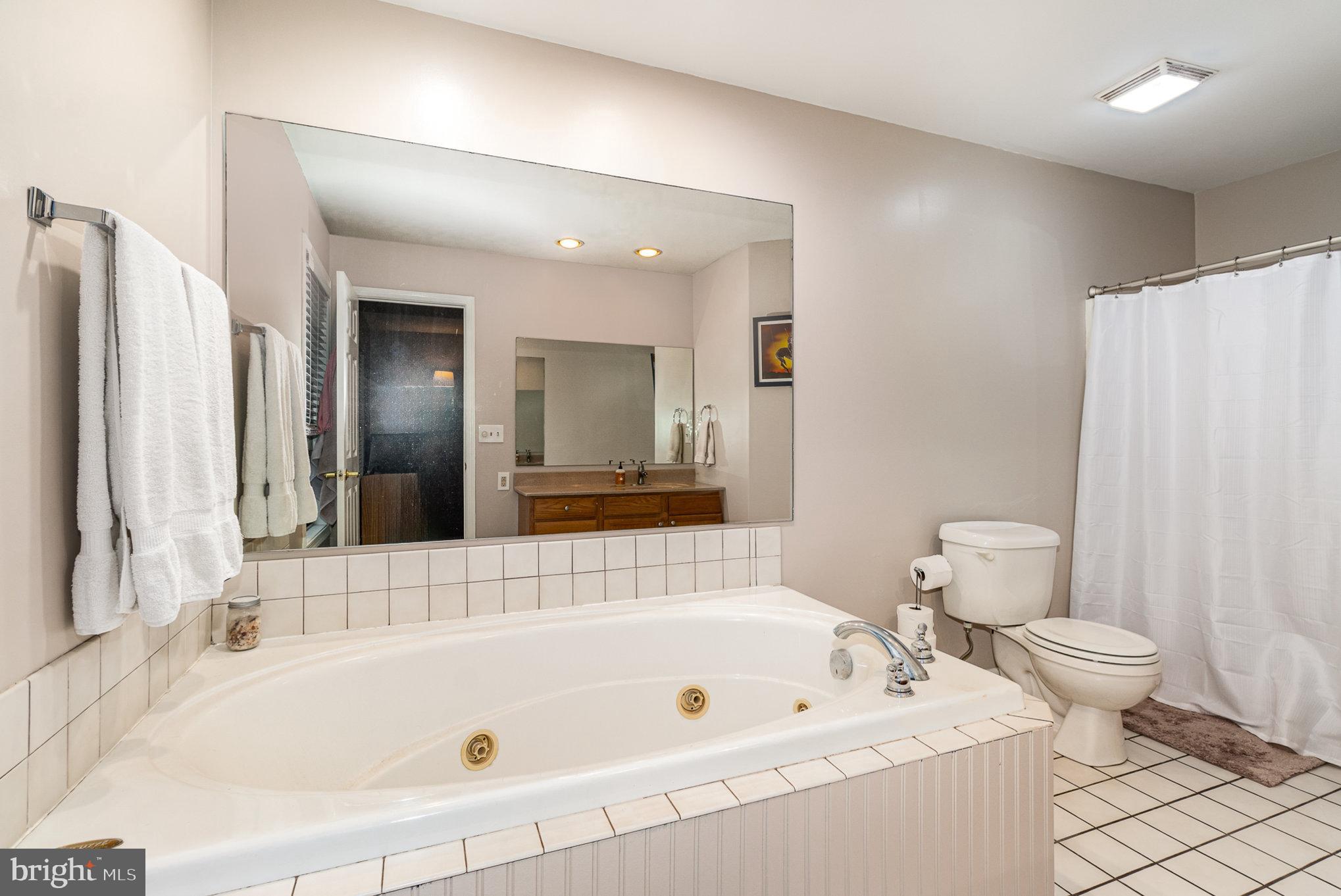 LOCUST WOODS - Residential