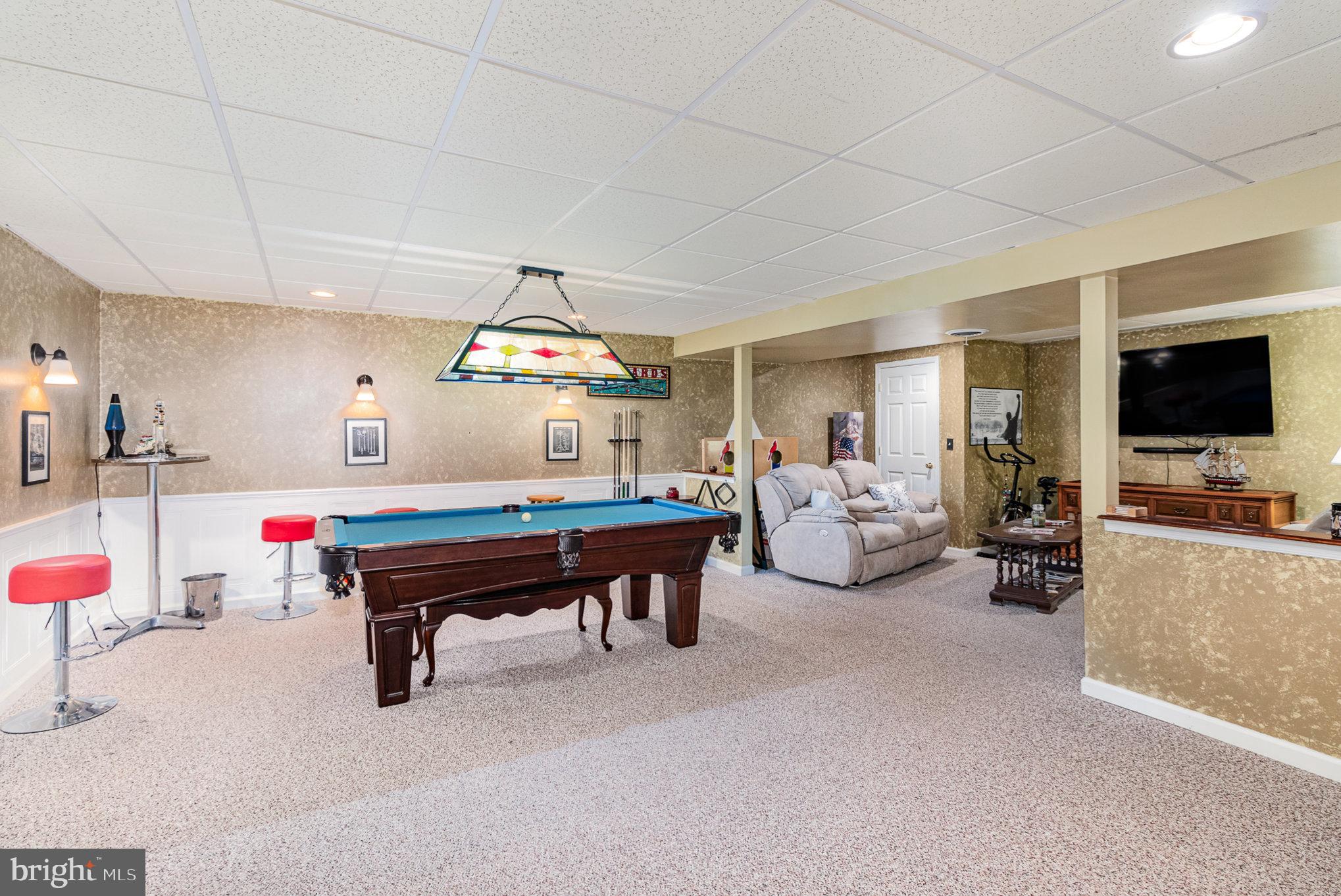 LOCUST WOODS - Residential