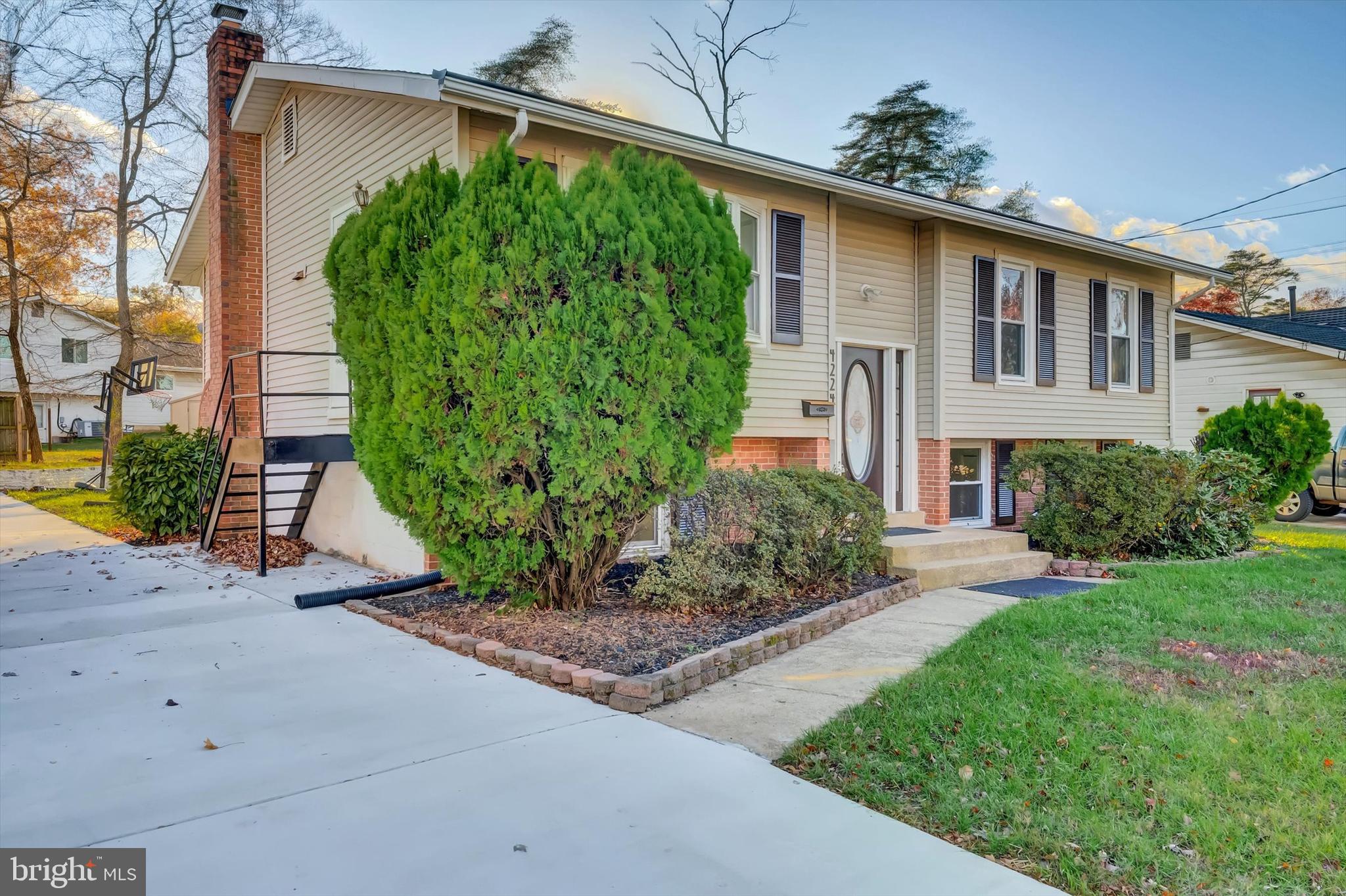 WHITFIELD WOODS - Residential Lease