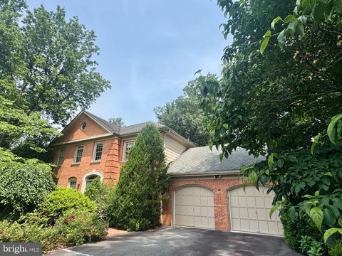8406 HOLLY LEAF DRIVE MCLEAN VA 22102