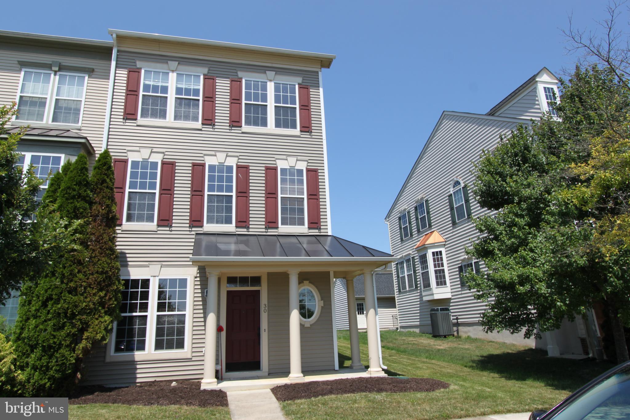 HUNTFIELD - Residential Lease