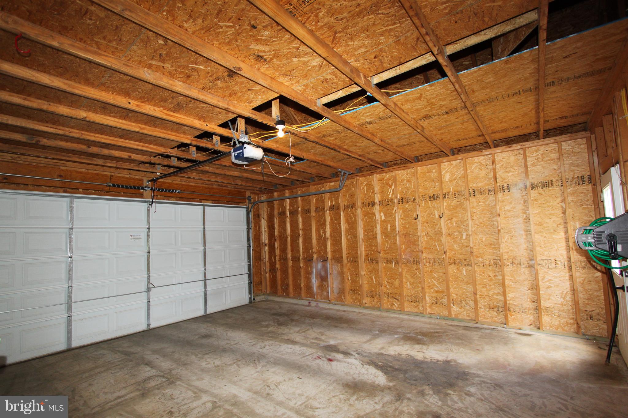 HUNTFIELD - Residential Lease