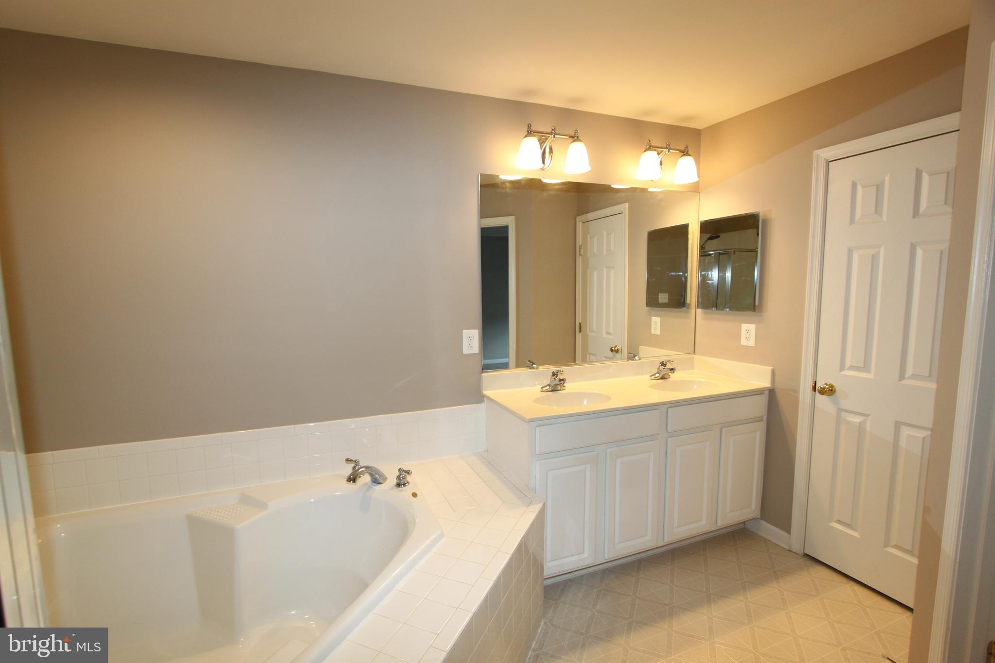 HUNTFIELD - Residential Lease