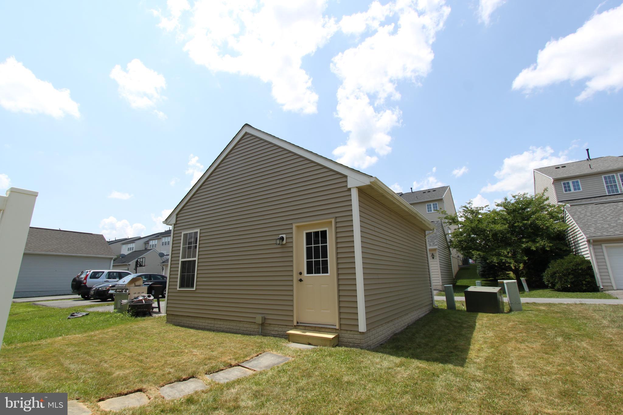 HUNTFIELD - Residential Lease