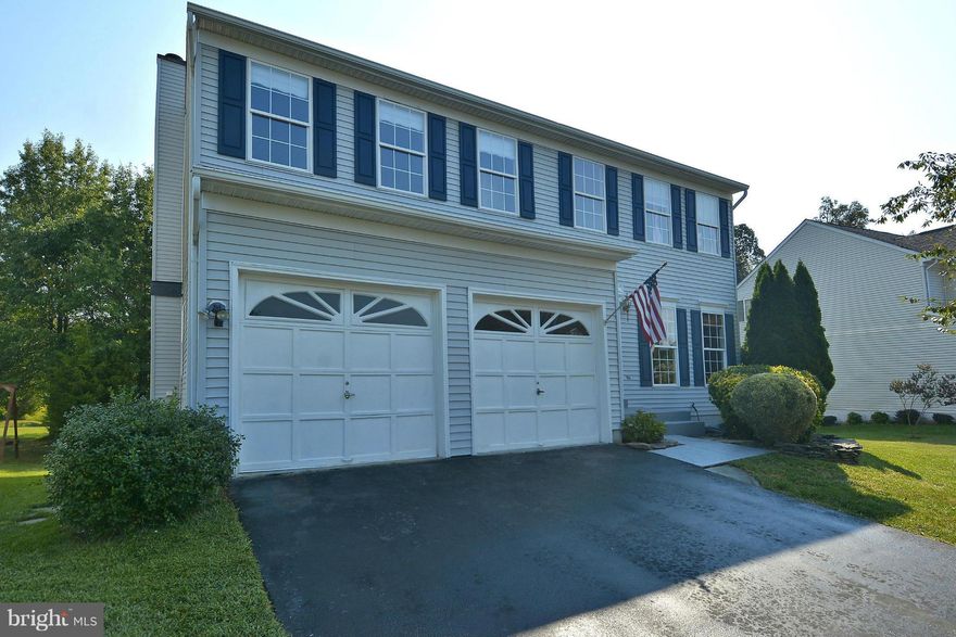 Freshly painted & wonderfully updated 4 bedroom, 3.5 bath home features an updated kitchen w/ceramic tile flooring, granite counters & back splash. Wood flooring in the foyer & family room. Four generous sized bedrooms w/vaulted ceiling in the master. Fully finished, walk-out basement w/built-in granite wet bar & mini fridge. Expansive deck backing to trees. Great for commuting. A MUST SEE!
