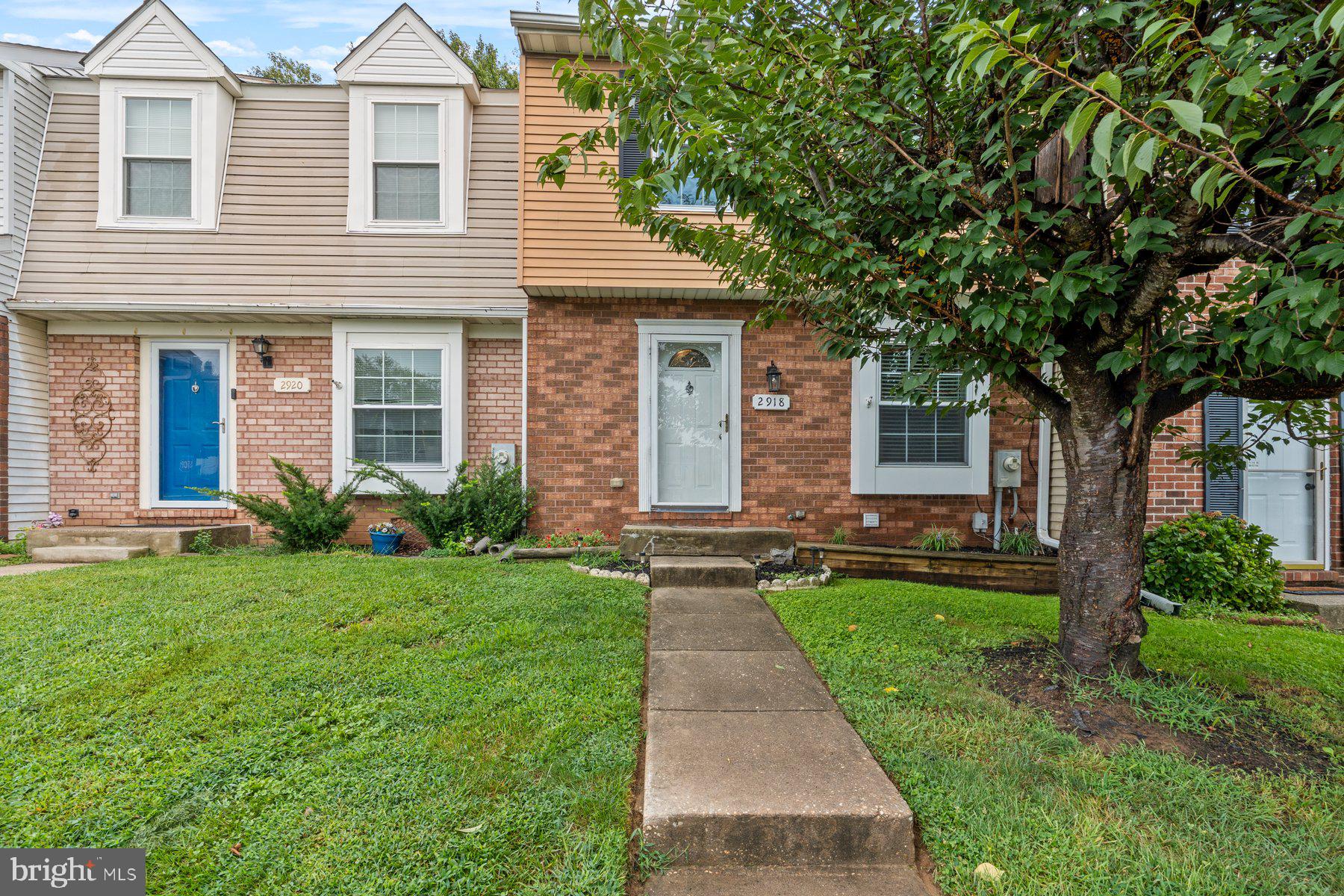 2918 CARLYLE COURT