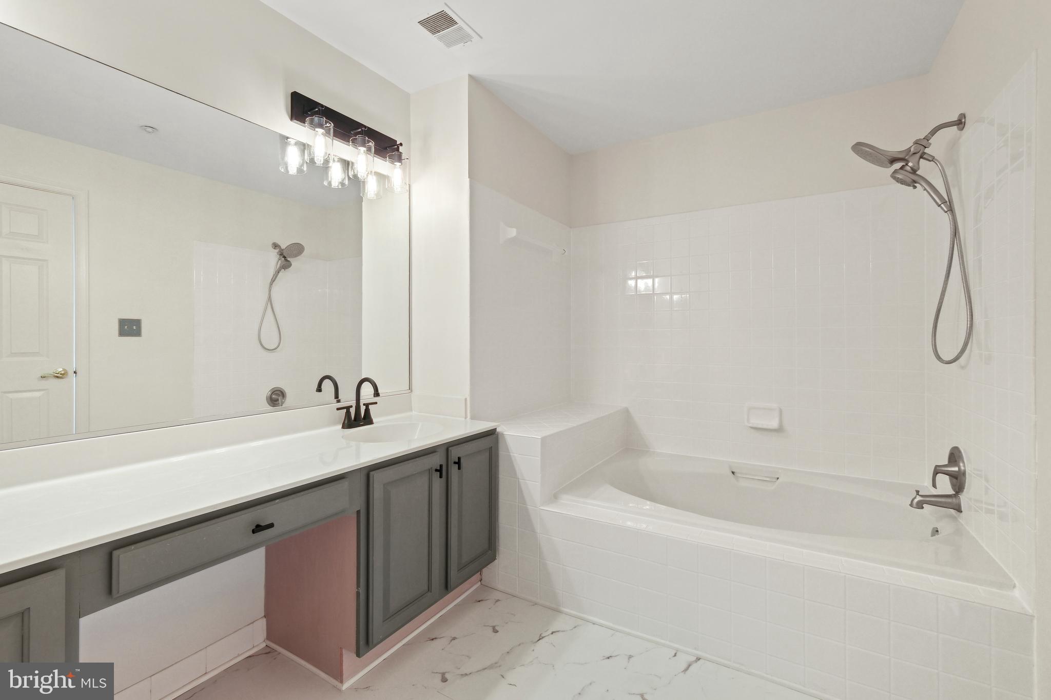 KENTLANDS - Residential