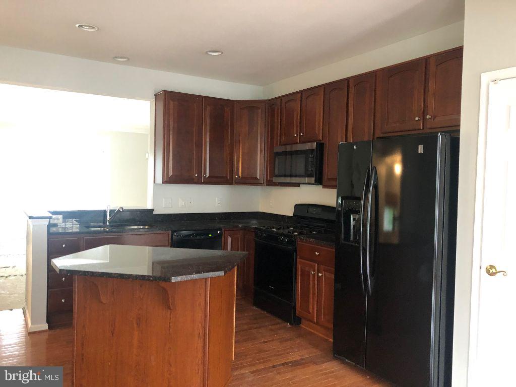 HUNTFIELD - Residential Lease