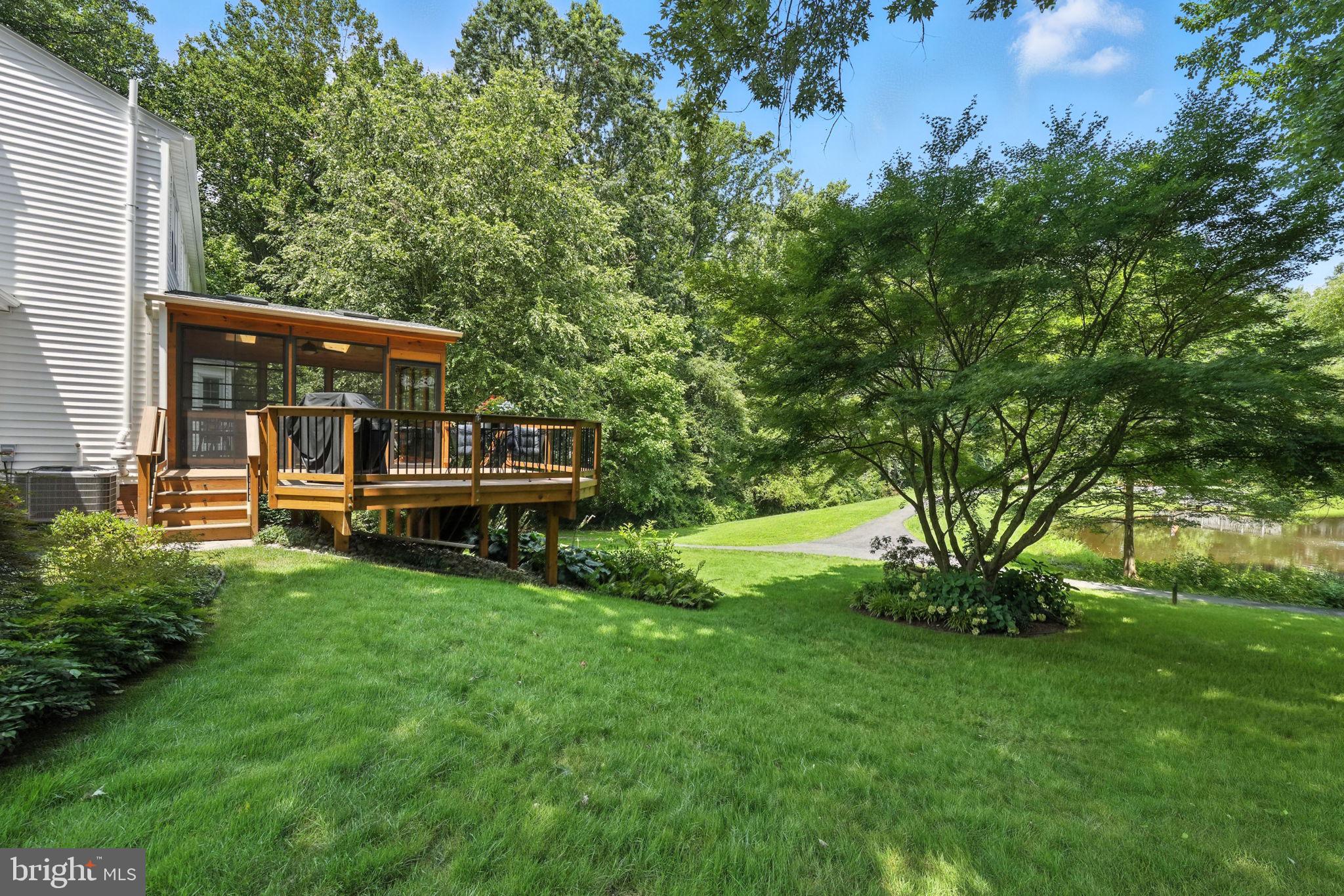 6018 LINCOLNWOOD COURT