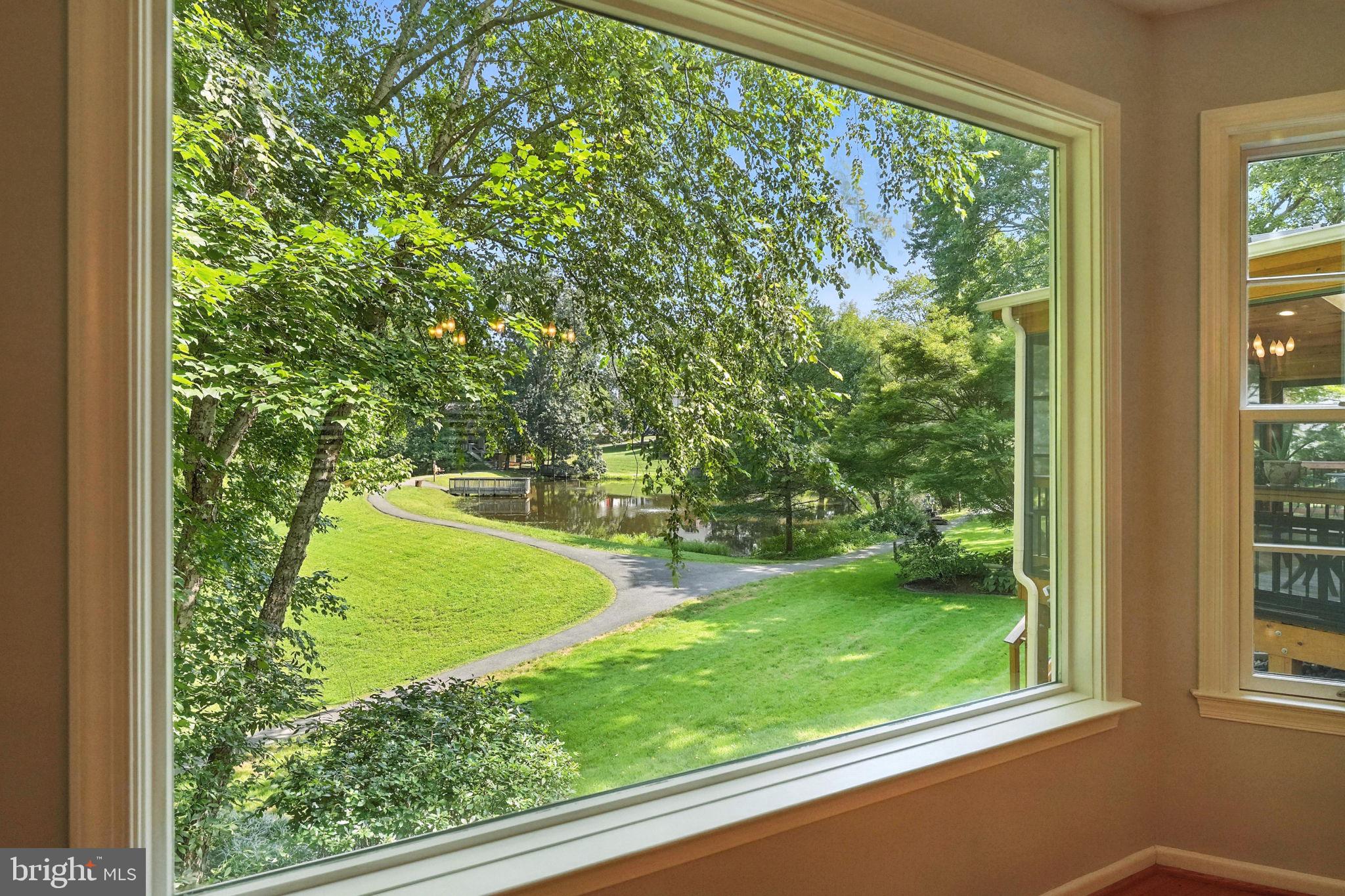 6018 LINCOLNWOOD COURT