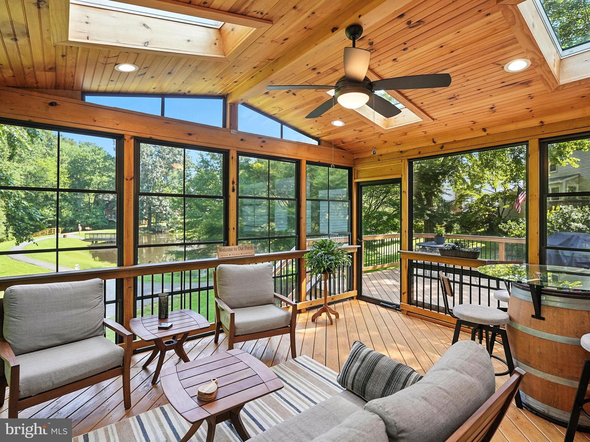 6018 LINCOLNWOOD COURT