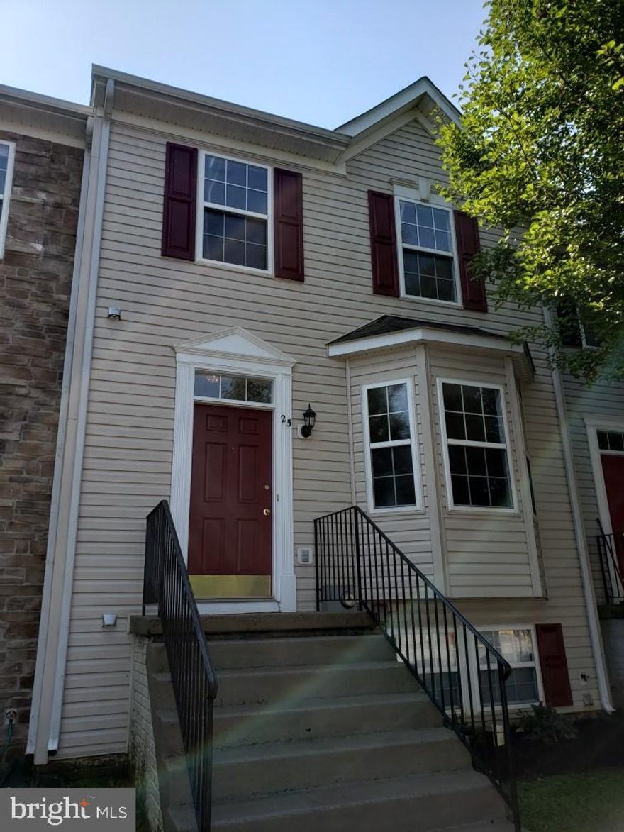 Bright and sunny move in ready townhome in County Green with 3 bedrooms and 3.5 baths fully finished basement! Freshly painted with new flooring, all new light fixtures and window blinds throughout. Brand new stainless steel appliances, new granite countertops ad a new large stanless steel under mount sink w ith new garbage disposal and faucet. Master bedroom with vaulted ceiling and walk in closet. Master bath has a separate soaking tub and shower with double sinks. Nice size laundry room with extra storage. Brand new washer/dryer included. Fenced in backyard with paver stone patio. Conveniently located to all commuter routes and MARC train off of 340 bypass and minutes to Rt. 7 downtown Charles Town, shopping, restaurants, schools, casinos and Harper's Ferry recreation. Wonderful community with near by tot lot. A must see!