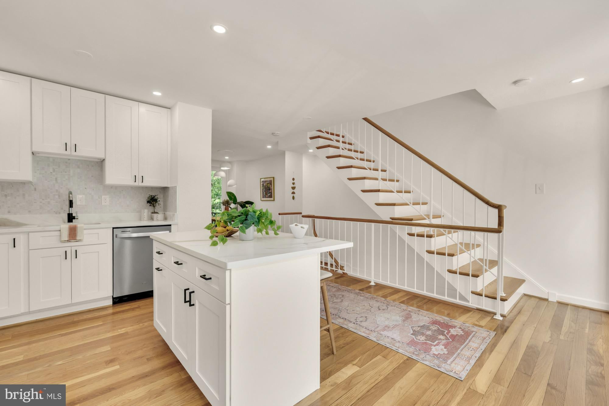 319 I STREET SW 200