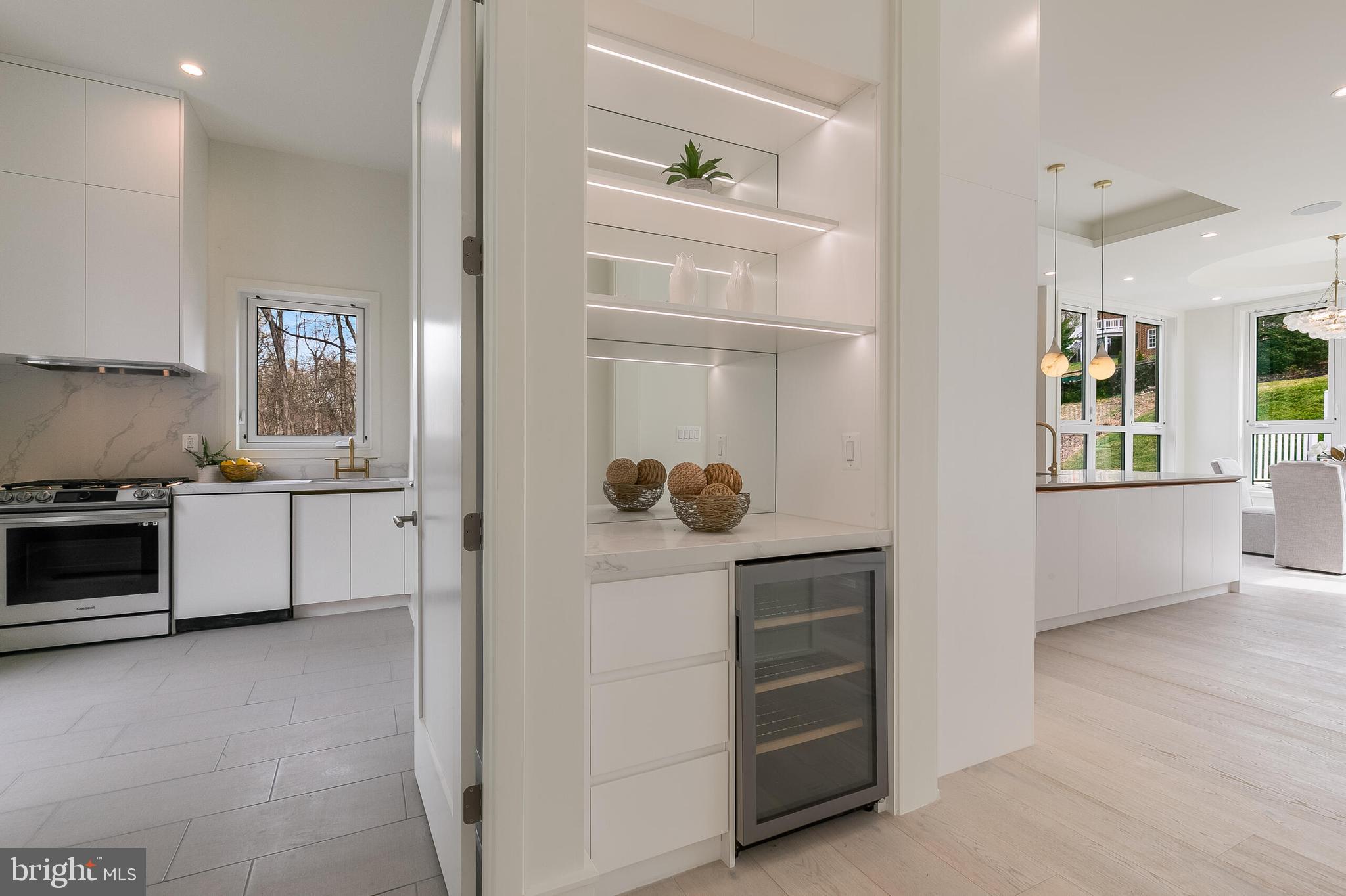 WOODSIDE ESTATES - Residential