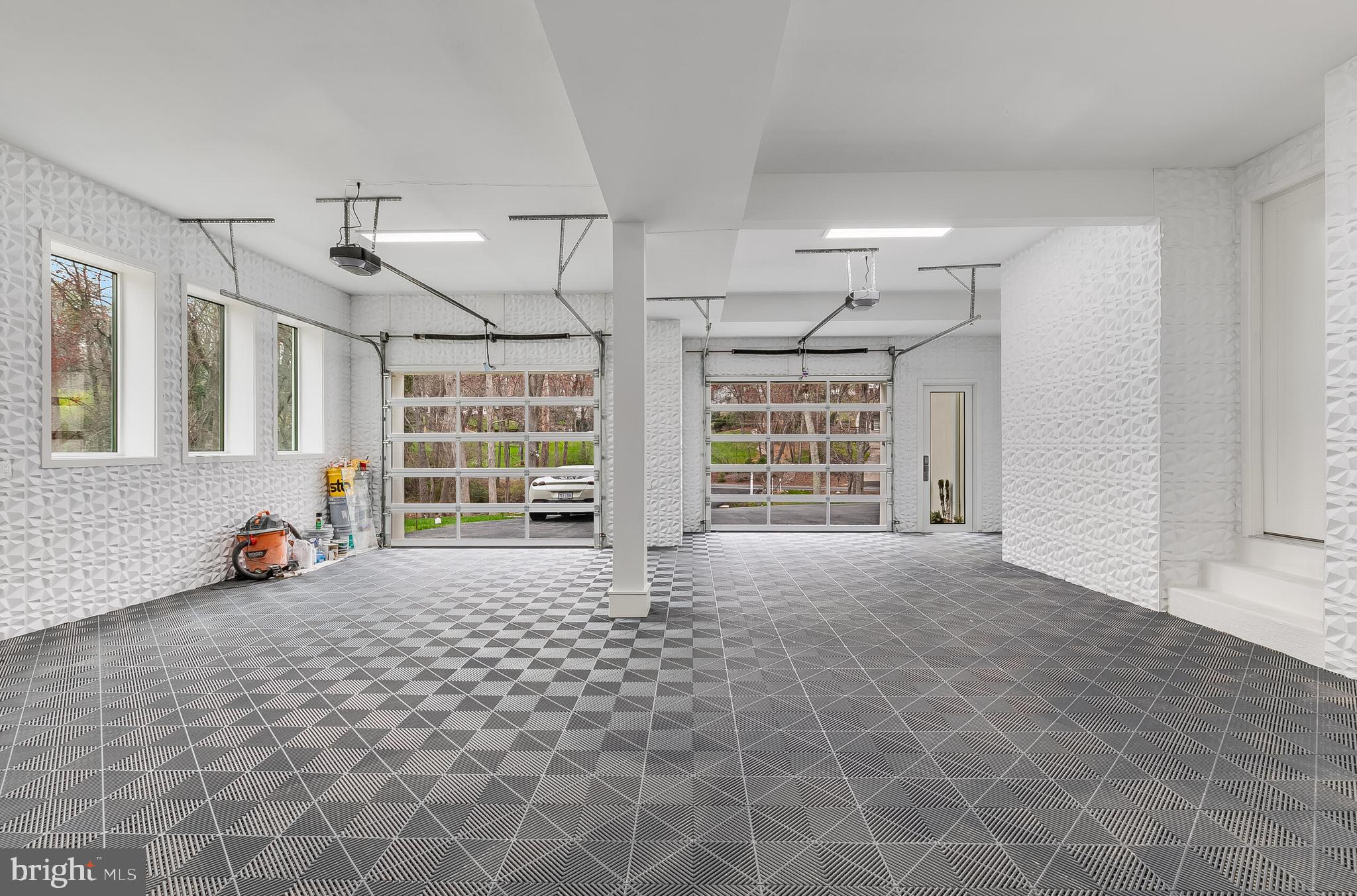 WOODSIDE ESTATES - Residential