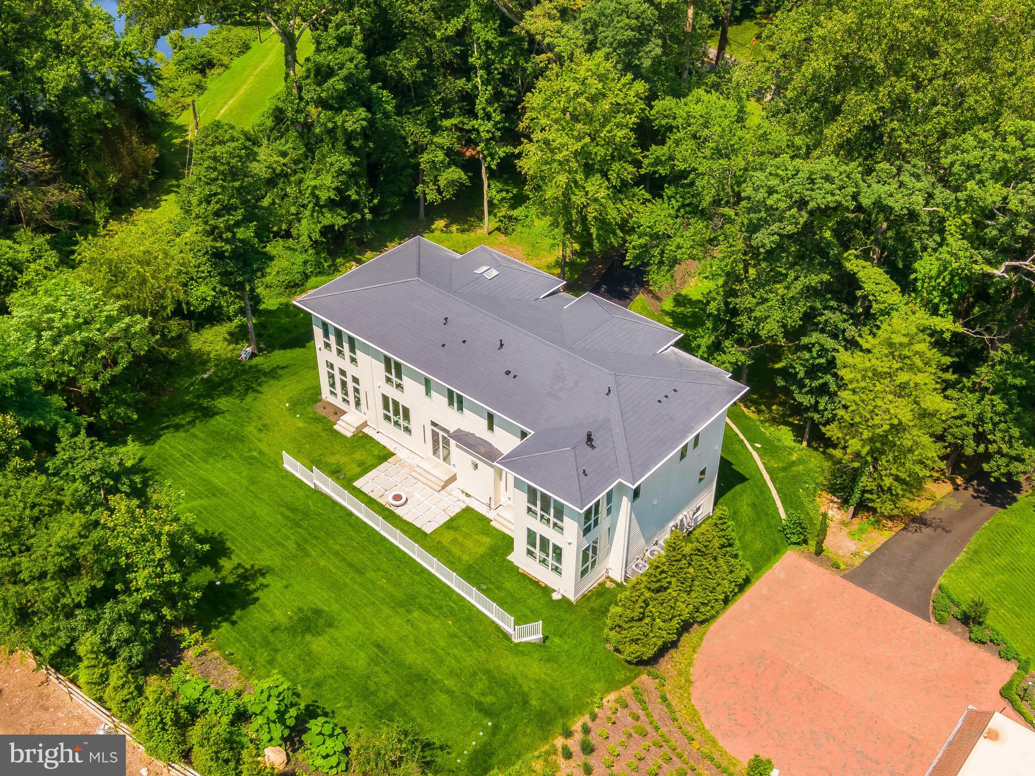 WOODSIDE ESTATES - Residential